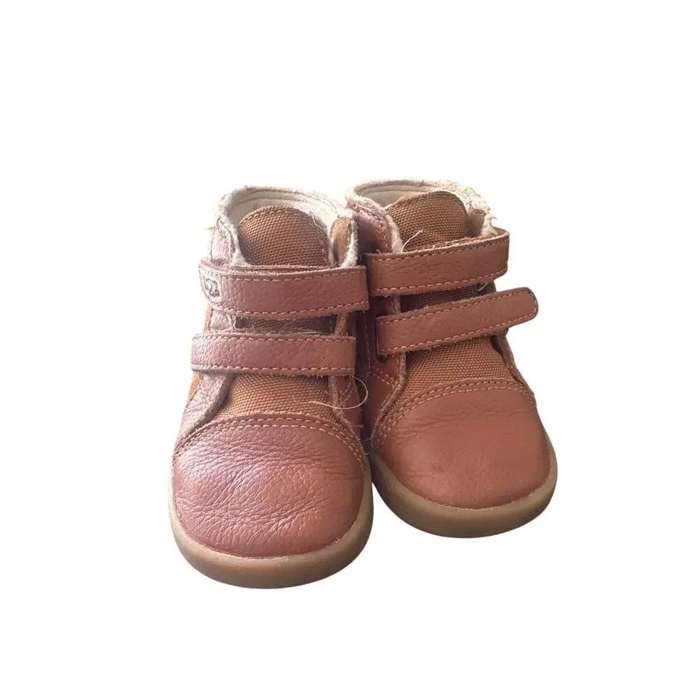 UGG Baby Rennon II sneakers in a chestnut brown color 4/5
